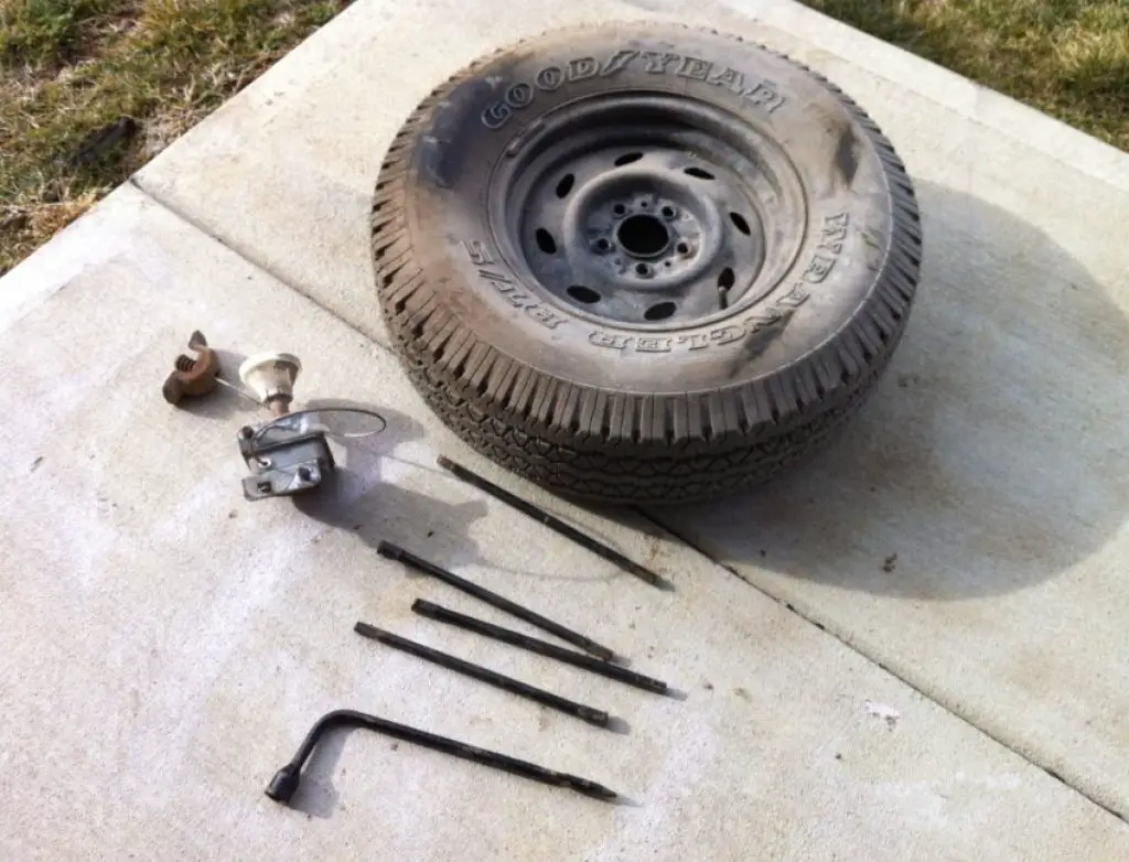 Unlocking the Spare Tire Carrier