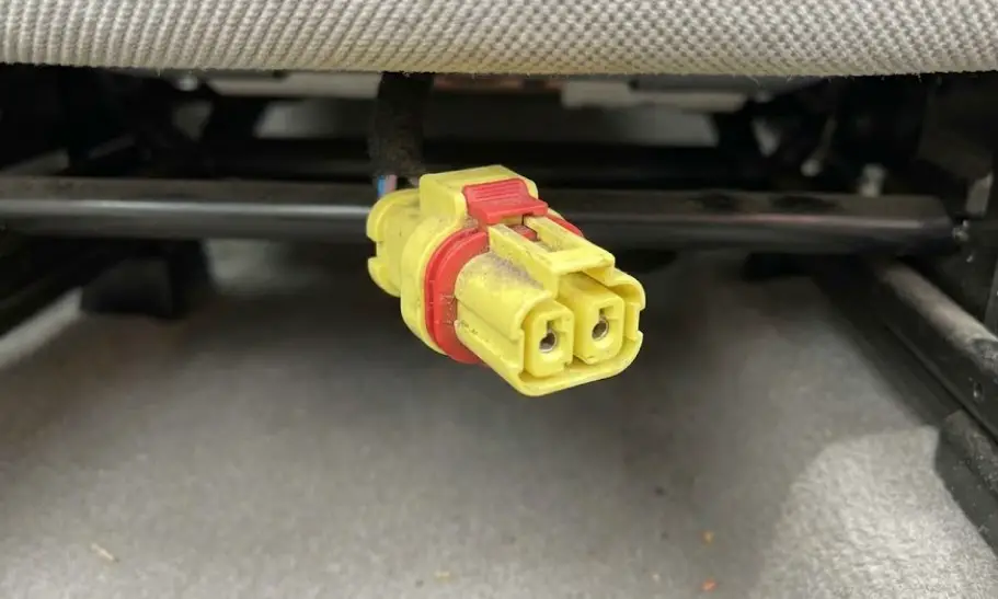 Yellow Connector