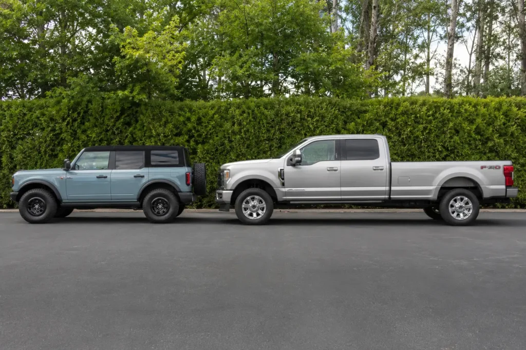 Ford Wheelbase Chart: Every Current Model (2011–2026) 3 Ford Bronco and F-250 Super Duty side by side comparing wheelbase length
