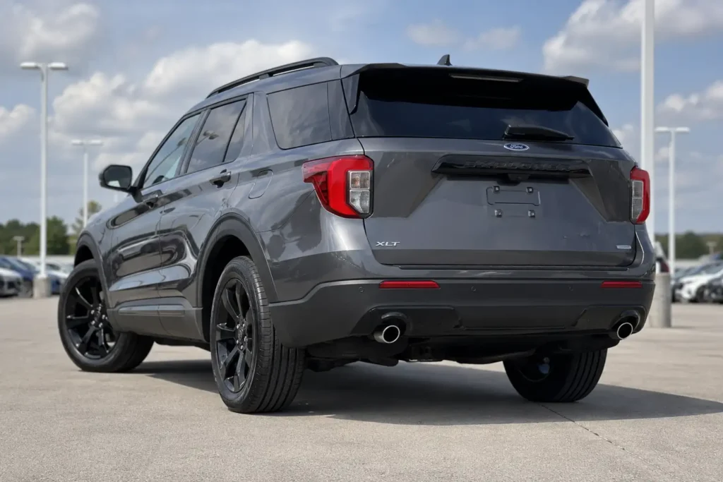 Ford Explorer rear track width and wheel stance